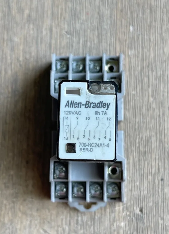 Allen Bradley 700-HC24A1-4 — Control Relay 700-HC - Power & Electricals product front view