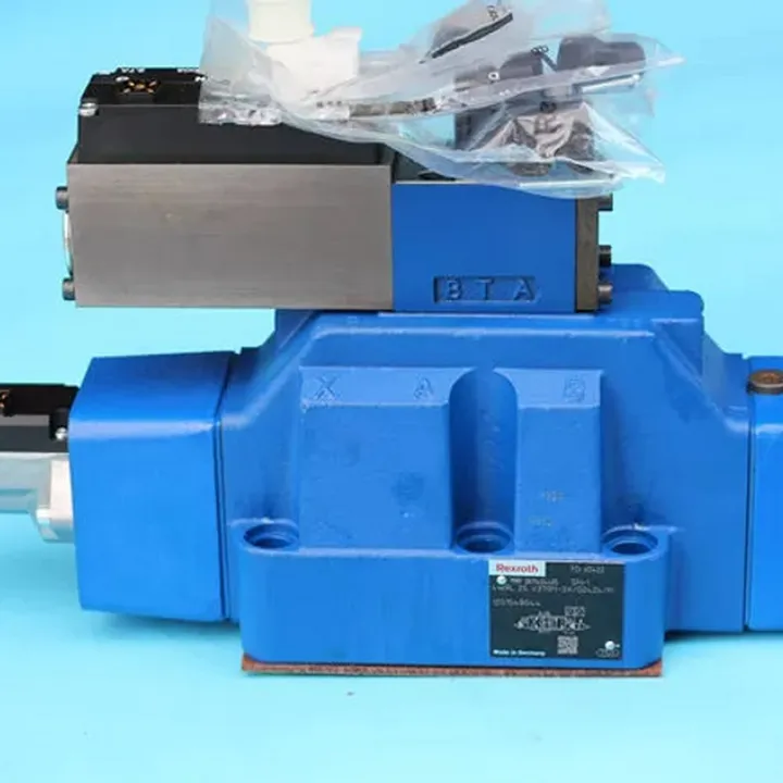 Rexroth R901125761 — Bosch Rexroth 4WRL27 Series Servo-Proportional Directional Valve - Hydraulics & Pneumatics product front view
